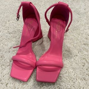 Pink heels fashion nova size 7